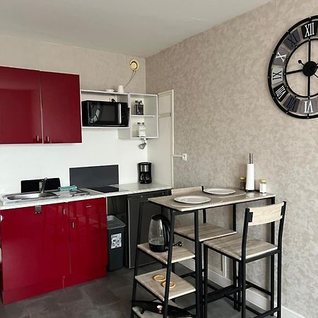 Joli Studio Avec Parking Prive, Bien Situe Moulins  Esterno foto