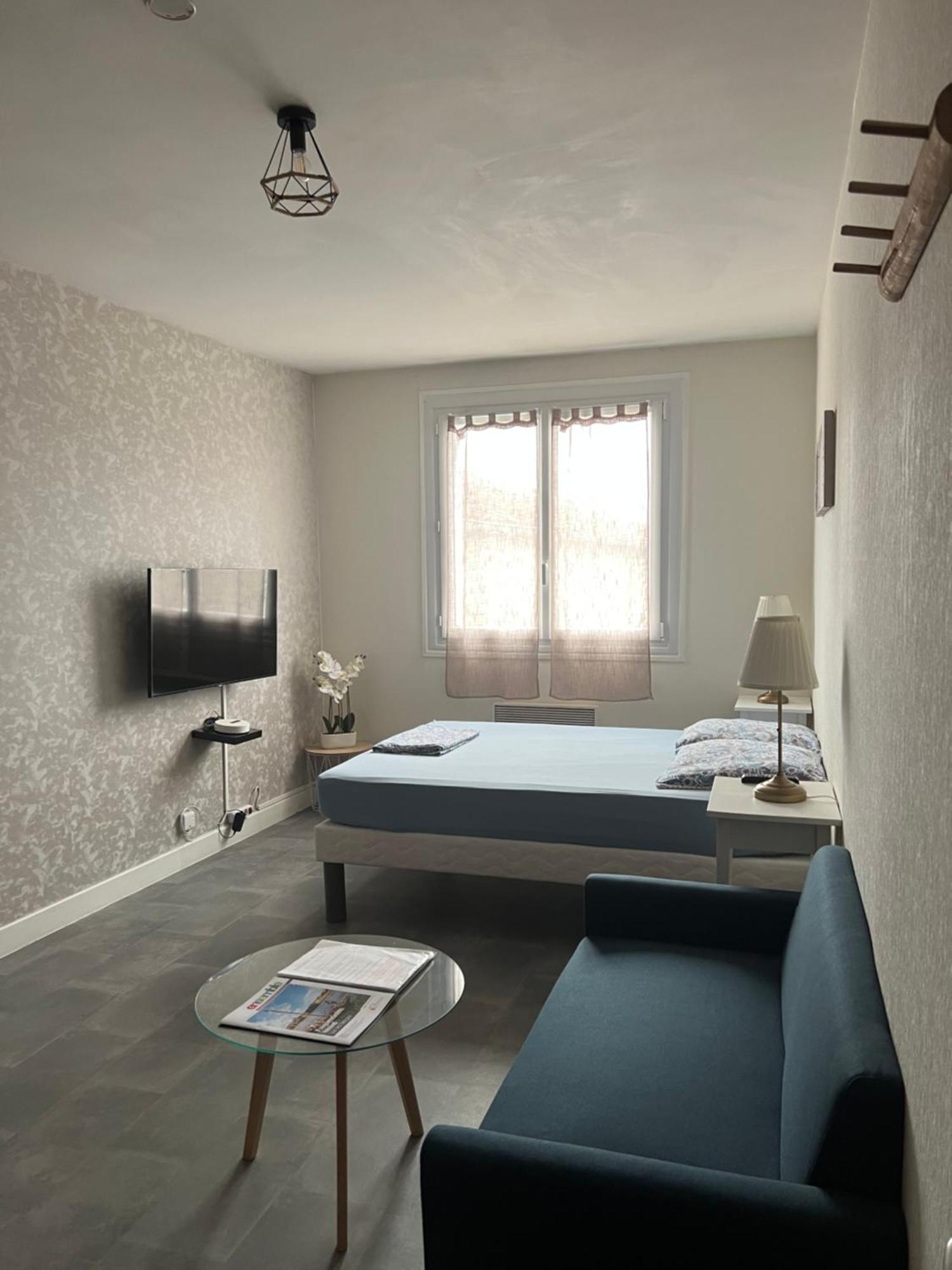 Joli Studio Avec Parking Prive, Bien Situe Moulins  Esterno foto