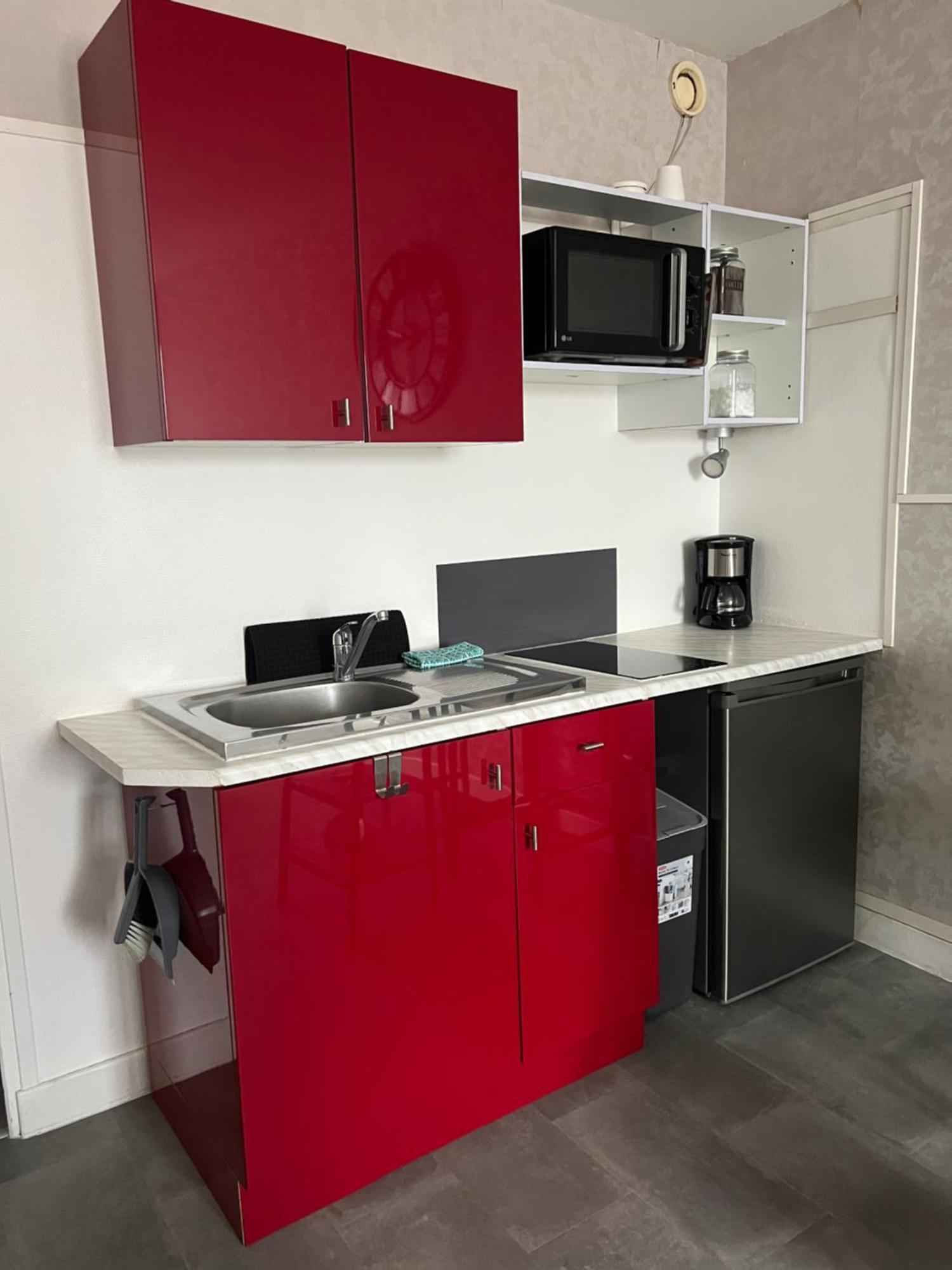 Joli Studio Avec Parking Prive, Bien Situe Moulins  Esterno foto