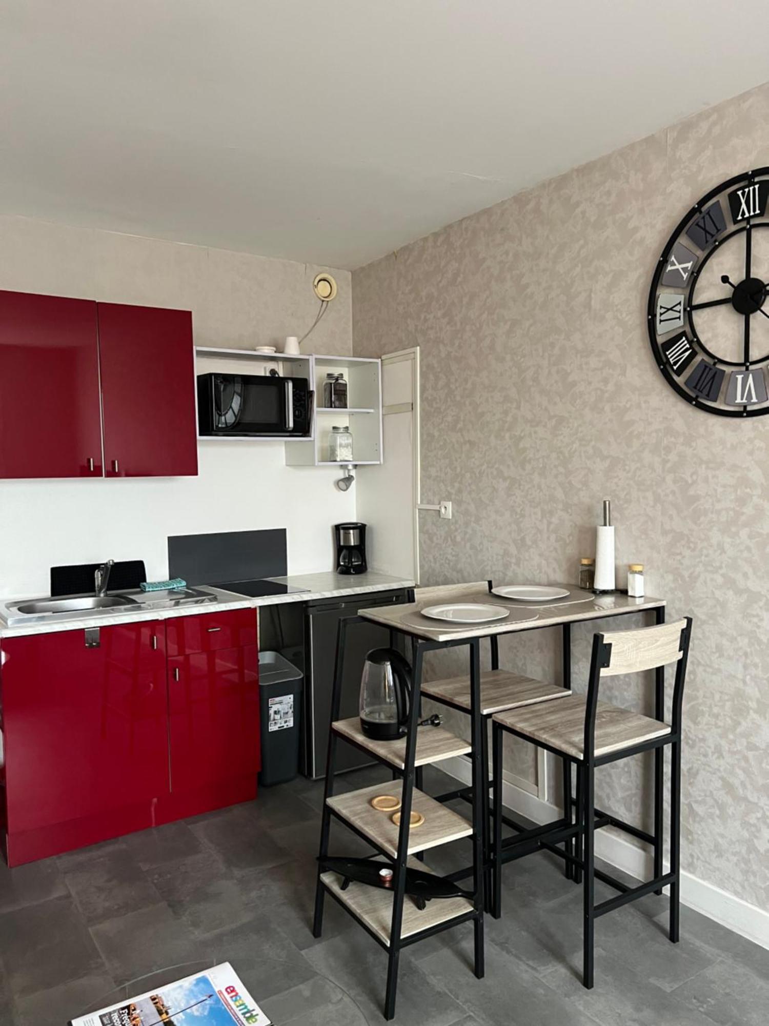 Joli Studio Avec Parking Prive, Bien Situe Moulins  Esterno foto